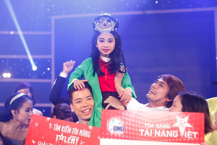 Thi Mau Duc Vinh dang quang Quan quan Vietnams Got Talent-Hinh-4